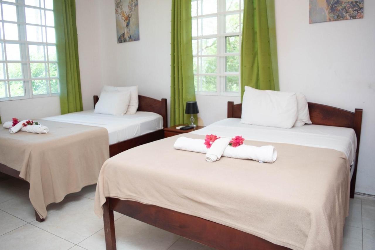 La Heliconia & Day Spa St. George's Exteriér fotografie